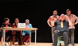 Osmaniye'de halk eğitim merkezi kursiyerleri tiyatro oyunu sahneledi