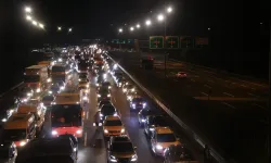 Otoyollarda Bayram Yoğunluğu Sakarya Geçişinde Araç Kuyruğu