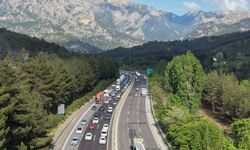 Pozantı-Adana Otoyolu'nda bayram tatili dolayısıyla yoğunluk yaşanıyor