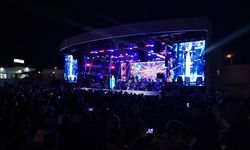 Sanatçı Muazzez Ersoy Antalya'da sahne aldı