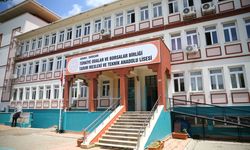 Yaşlı ve kronik hastaların bahçeleri meslek liselilerin eliyle güzelleşiyor