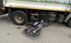 Adana'da çöp kamyonuyla çarpışan motosikletin sürücüsü yaralandı