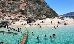 Adrasan'da düzenlenen tekne turlarıyla turistlere Suluada ve koyları tanıtılıyor