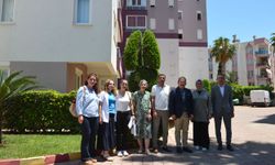 Antalya İl Sağlık Müdürü Özkan, evleri ziyaret edip aşının önemini anlattı