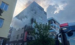 Antalya'da apartmanda çıkan yangında mahsur kalan iki kişi kurtarıldı