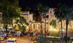 Antalya'nın simge yapısı Üçkapılar gece de ihtişamıyla öne çıkacak