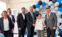 Başkan İba, Öğrencilerin Karne Sevincine Ortak Oldu