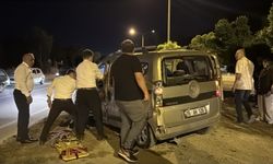 Burdur'da hafif ticari araçla yolcu otobüsünün çarpıştığı kazada 3 kişi yaralandı