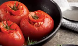 Yazın En Şık Tarifi: Domates Dolmasıyla Ferah ve Pratik Lezzet