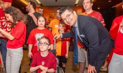 Galatasaray'ın şampiyonluk kupası Adana'da özel gereksinimli çocuklarla buluşturuldu