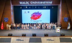 Haliç Üniversitesinde 'Matematik ve Umut' temalı resim yarışmasının ödül töreni gerçekleştirildi