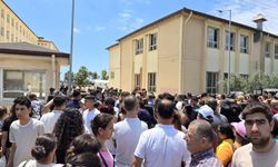 Hatay’da anne kız aynı okulda YKS heyecanı yaşadı