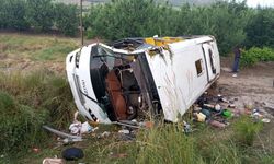 Isparta'da tur otobüsünün devrildiği kazada 4 kişi öldü, 15 kişi yaralandı