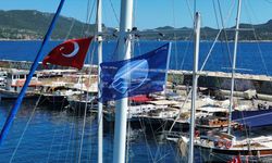Kaş'ta 3 turizm teknesine 'Mavi Bayrak' verildi