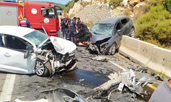Kaş'ta iki otomobilin çarpıştığı kazada 4 kişi yaralandı