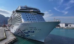 Malta bayraklı Aroya Cruise, Antalya Limanı'na demirledi