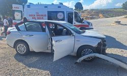 Mersin'de hafif ticari araç ile otomobilin çarpışması sonucu 6 kişi yaralandı