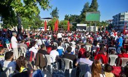 Osmaniye’de Dev Ekranda Milli Maç Coşkusu: Vatandaşlar Meydanda Buluştu