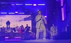 Şarkıcı Mustafa Ceceli Antalya'da konser verdi
