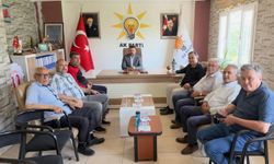 Turgut Kararmaz Misafirlerini Parti Binasında Ağırladı