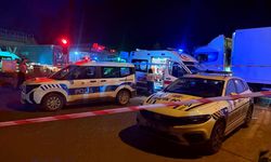 Adana'da trafik ışıklarında bekleyen araca çarpan otomobilin sürücüsü öldü