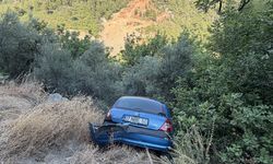 Alanya'da şarampole düşen otomobilin sürücüsü yaralandı