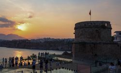 Antalya Hıdırlık Kulesi Tarihiyle Ziyaretçilerini Bekliyor
