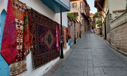 Antalya Kaleiçi Tarihi Dokusuyla Ziyaretçileri Büyülüyor