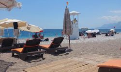Antalya Konyaaltı Sahili Eşsiz Güzelliğiyle Büyülüyor