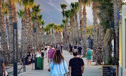 Antalya Konyaaltı Sahili Güzelliğiyle Hayran Bırakıyor