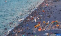 Antalya Konyaaltı Sahili Turistlerin Gözdesi Oldu