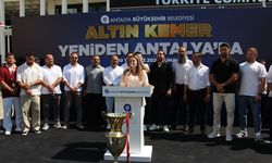 Antalya'nın pehlivanları törenle karşılandı