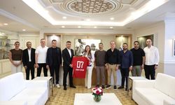 Antalyaspor yönetimi, Antalya Büyükşehir Belediye Başkan Vekili Özdemir'i ziyaret etti