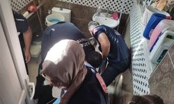 Defne'de Banyoda Mahsur Kalan Vatandaş Kurtarıldı