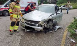 Hatay'da pikap ile otomobilin çarpıştığı kazada 7 kişi yaralandı
