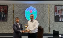 Başkan Mustafa İba'yı Eski Dostundan Anlamlı Ziyaret