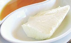 Kaymak nedir? Besin Değeri, Faydaları ve Riskleri Kimler Sınırlamalı?