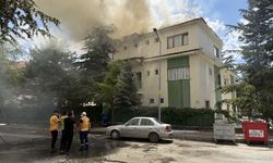 Kahramanmaraş'ta binanın çatısında çıkan yangın söndürüldü