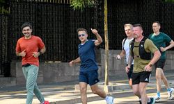 Macron, NATO Zirvesi Öncesi Ankara Sokaklarında Koştu