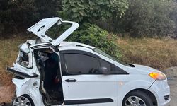 Mersin'de tırın çarptığı hafif ticari araçtaki 2 kişi öldü, 2 kişi yaralandı