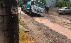 Osmaniye’de Çöp Kamyonu Çukura Düştü Korku Yaşandı