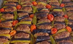 Osmaniye Sofralarına Yakışan Lezzet! Fırında Köfteli Patlıcan Kebabı Tarifi