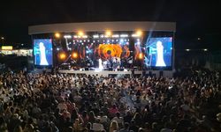 Seda Sayan Manavgat'ta konser verdi