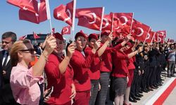 Vali Davut Gül Şampiyon Takımı Havalimanında Karşıladı
