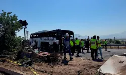 1 Kişinin Hayatını Kaybettiği Kazada Otobüs Enkazı Kaldırıldı