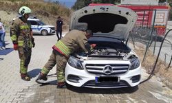 Antakya’da Araç Yangını Büyümeden Söndürüldü
