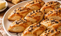 Tereyağı ve sirkeyle hazırlanan çörek otlu kıyır poğaça