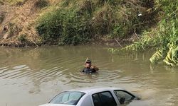 Adana'da nehre düşen otomobilin sürücüsü kendi çabasıyla kurtuldu