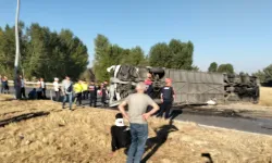 Feci kaza! Yolcu otobüsü kavşakta devrildi, çok sayıda yaralı