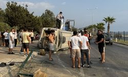 Alanya'da refüje çarpıp devrilen hafif ticari araçtaki 2 kişi yaralandı